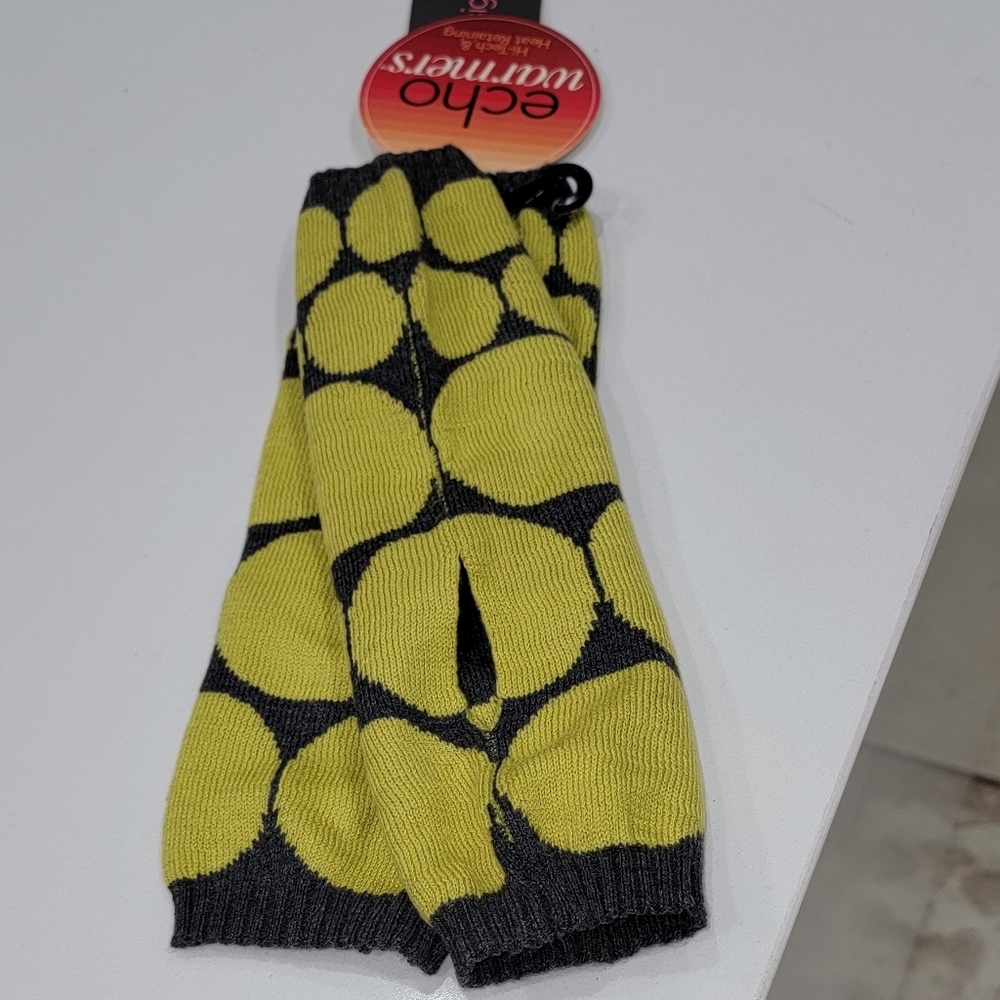 Echo fingerless gloves